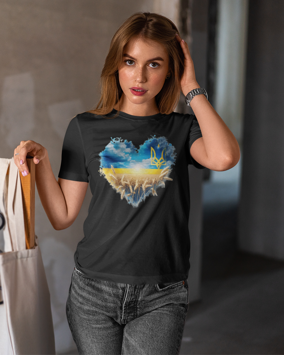 Футболка женская Mishe 21100003 патриотическая с сердцем 4XL Черный (21100003_18) - фото 3 Футболка женская Mishe 21100003 патриотическая с сердцем 4XL Черный (21100003_18) - фото 3