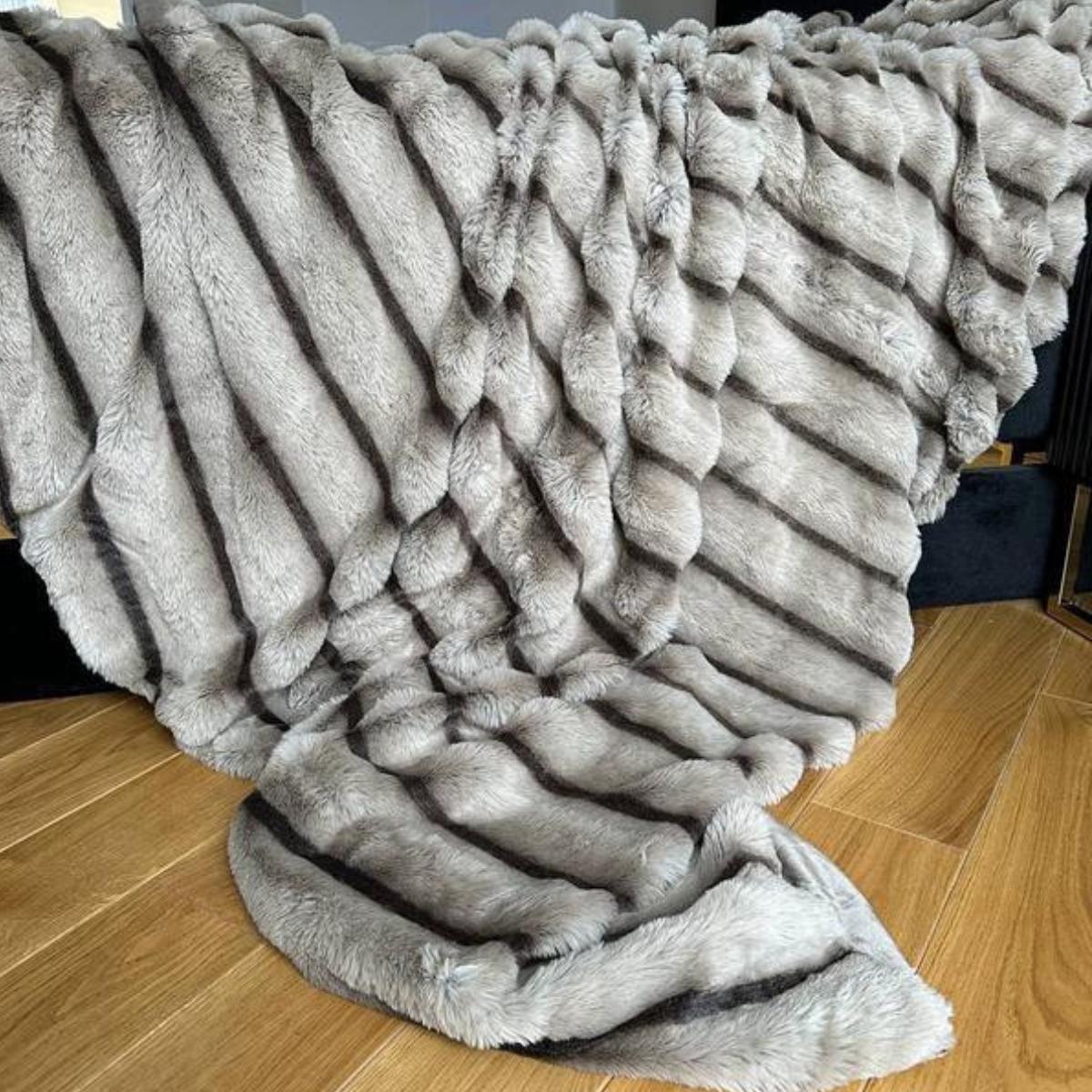 плед корейский стиль koloco кролик евро ширина полоски 10 см 200х230 см светло-серый (40668) - фото 4