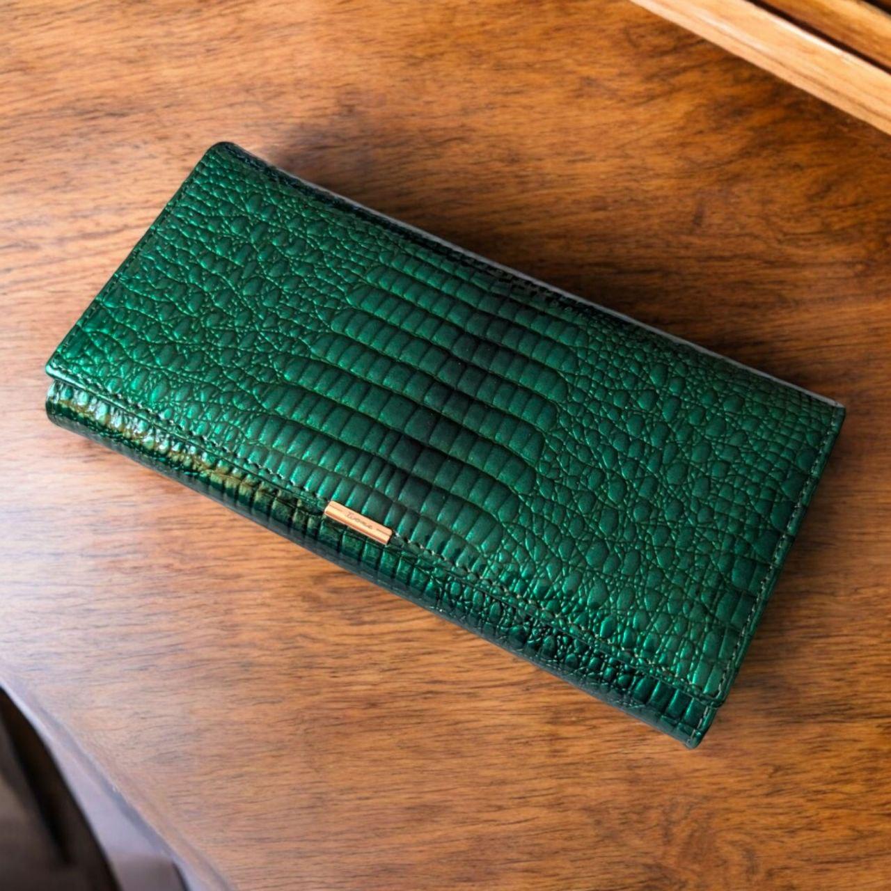 Кошелек лаковый кожаний на магните под крокодила с защелкой для монет Ivorx 19х9,5 см Зеленый (M407-zs008)