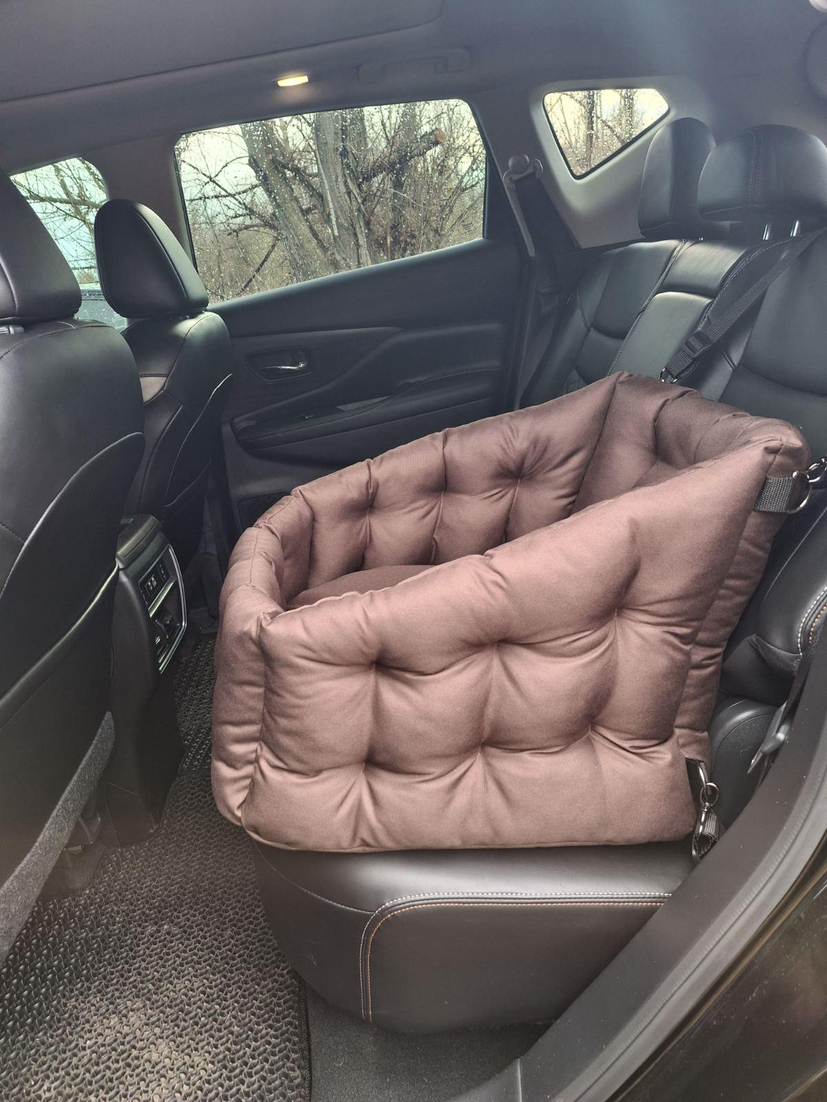 Крісло автомобільне для собак Huge and Tiny зі знімними ременями Waterproof Oxford 50x45 см Карамельний (25590402) - фото 10 Крісло автомобільне для собак Huge and Tiny зі знімними ременями Waterproof Oxford 50x45 см Карамельний (25590402) - фото 10