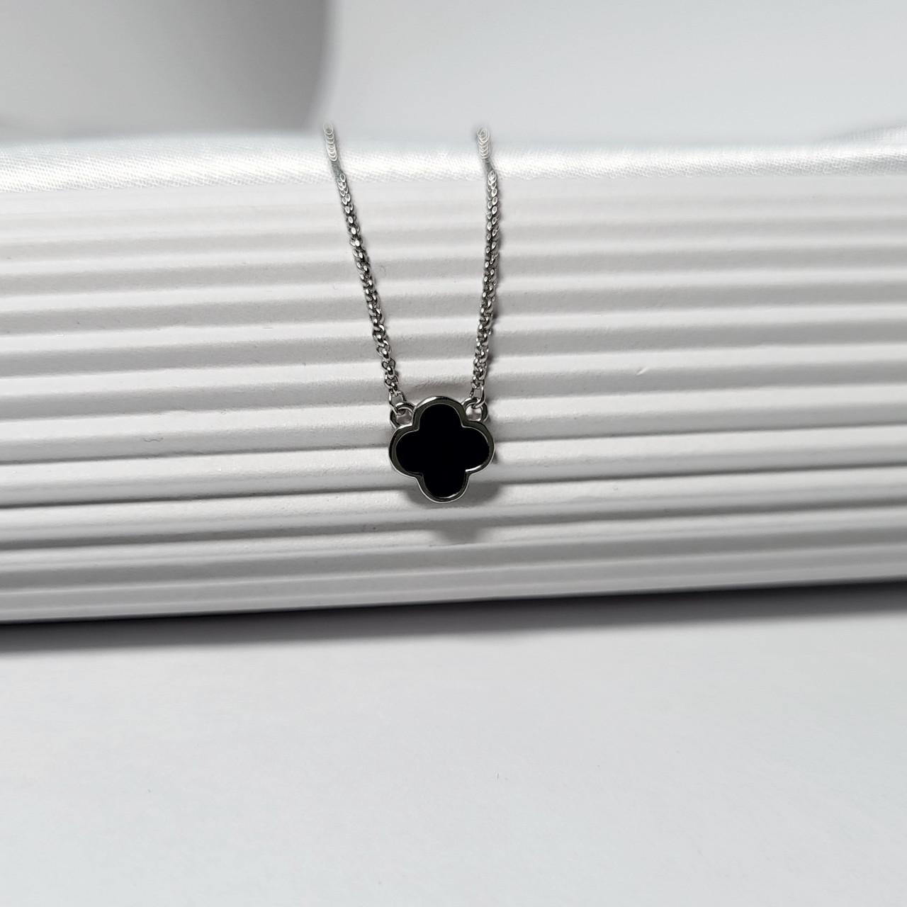 Цепочка колье с подвеской Клевер с черной эмалью серебро 925 пробы родированное 3,2 г р. 45-50 см (1126)