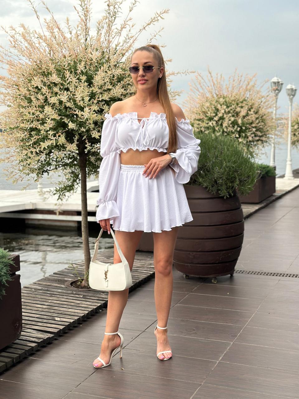 Костюм женский из креп жатки топ с длинными рукавами и юбка-шорты S Белый