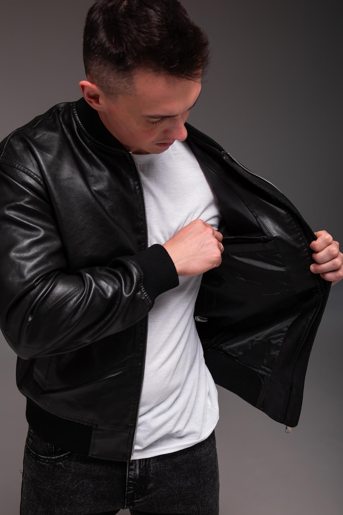 Бомбер чоловічий з еко шкіри весняно-осінній M Чорний (2410) - фото 10 Бомбер чоловічий з еко шкіри весняно-осінній M Чорний (2410) - фото 10