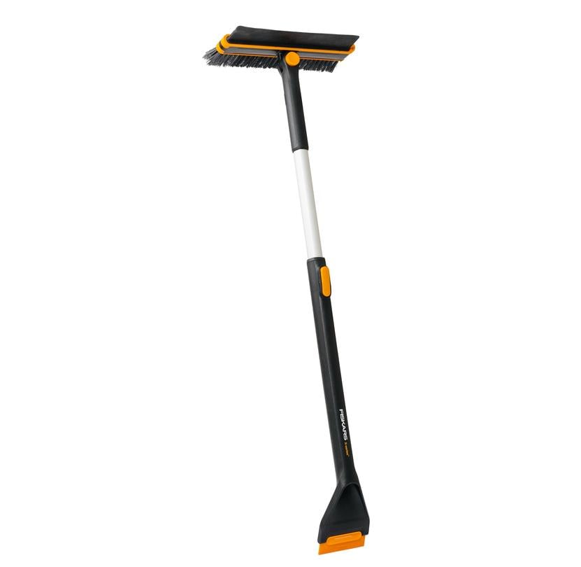 Щетка-скребок телескопическая поворотная Fiskars X-series 96-121 см (1078492)