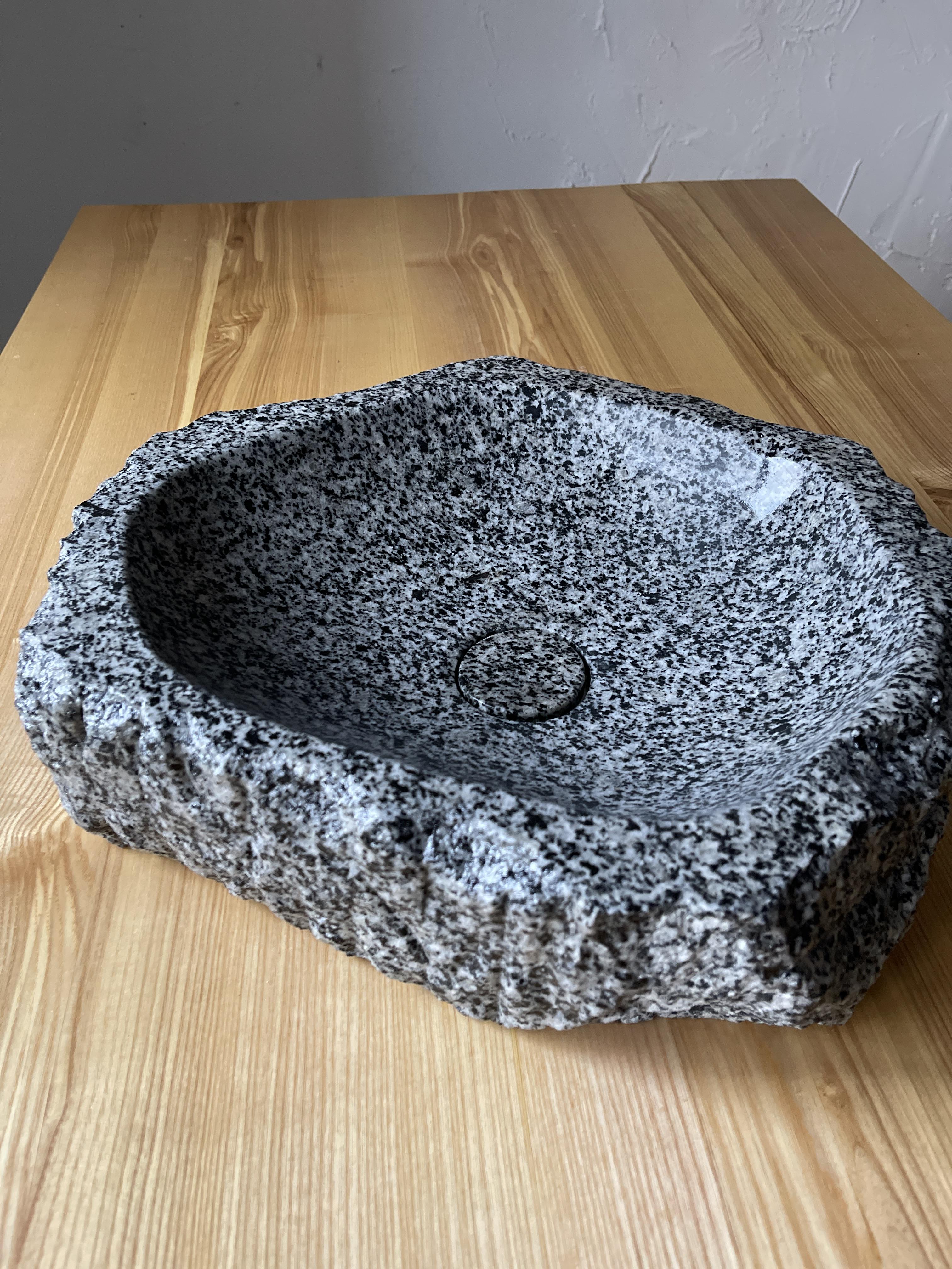 Умивальник з натурального каменю Покостівський граніт 40х35х11см (29014279) - фото 4 Умивальник з натурального каменю Покостівський граніт 40х35х11см (29014279) - фото 4