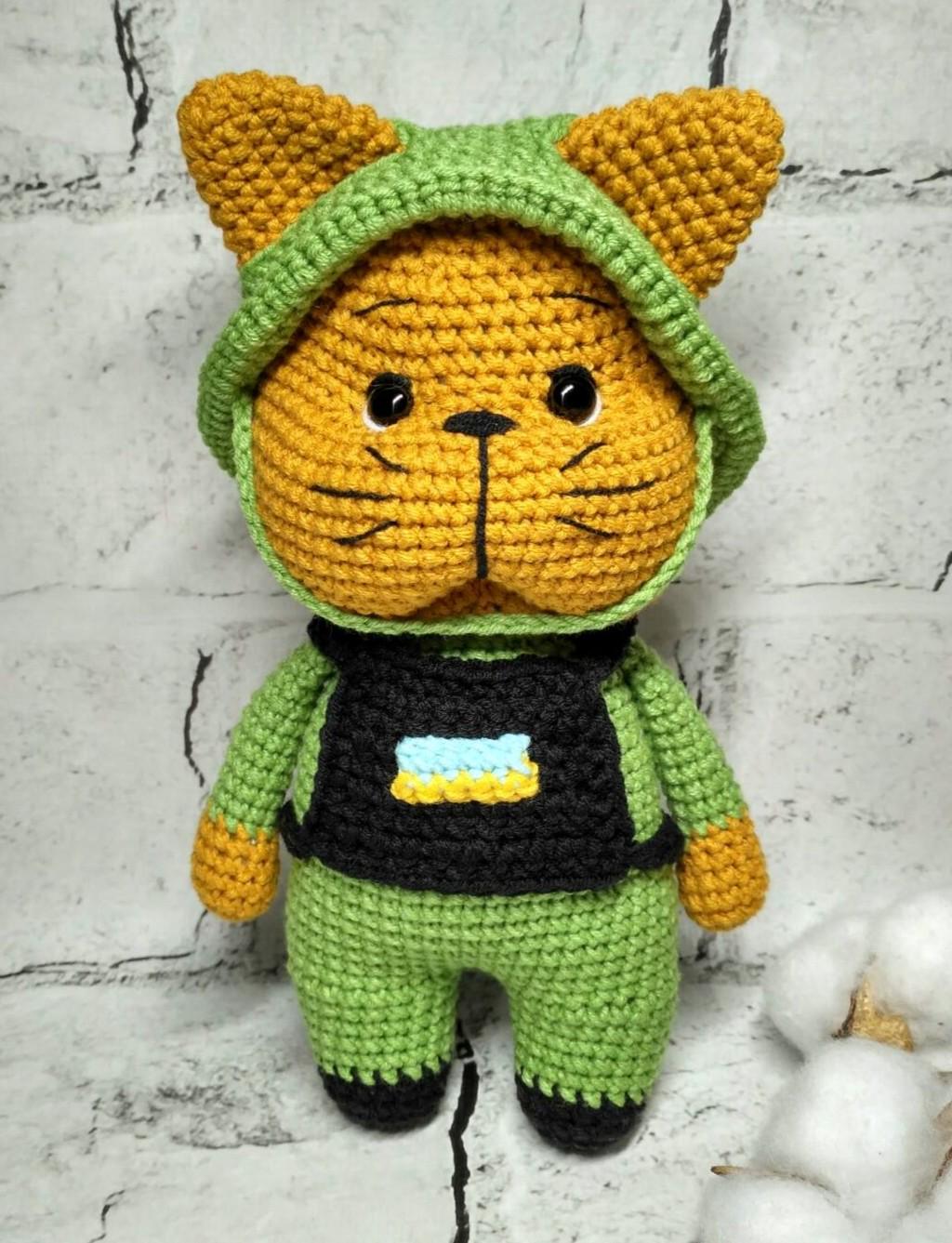 М'яка іграшка ручної роботи в'язана амігурумі Hand Made Котик ЗСУ 20 см Рудий (202-91-2)