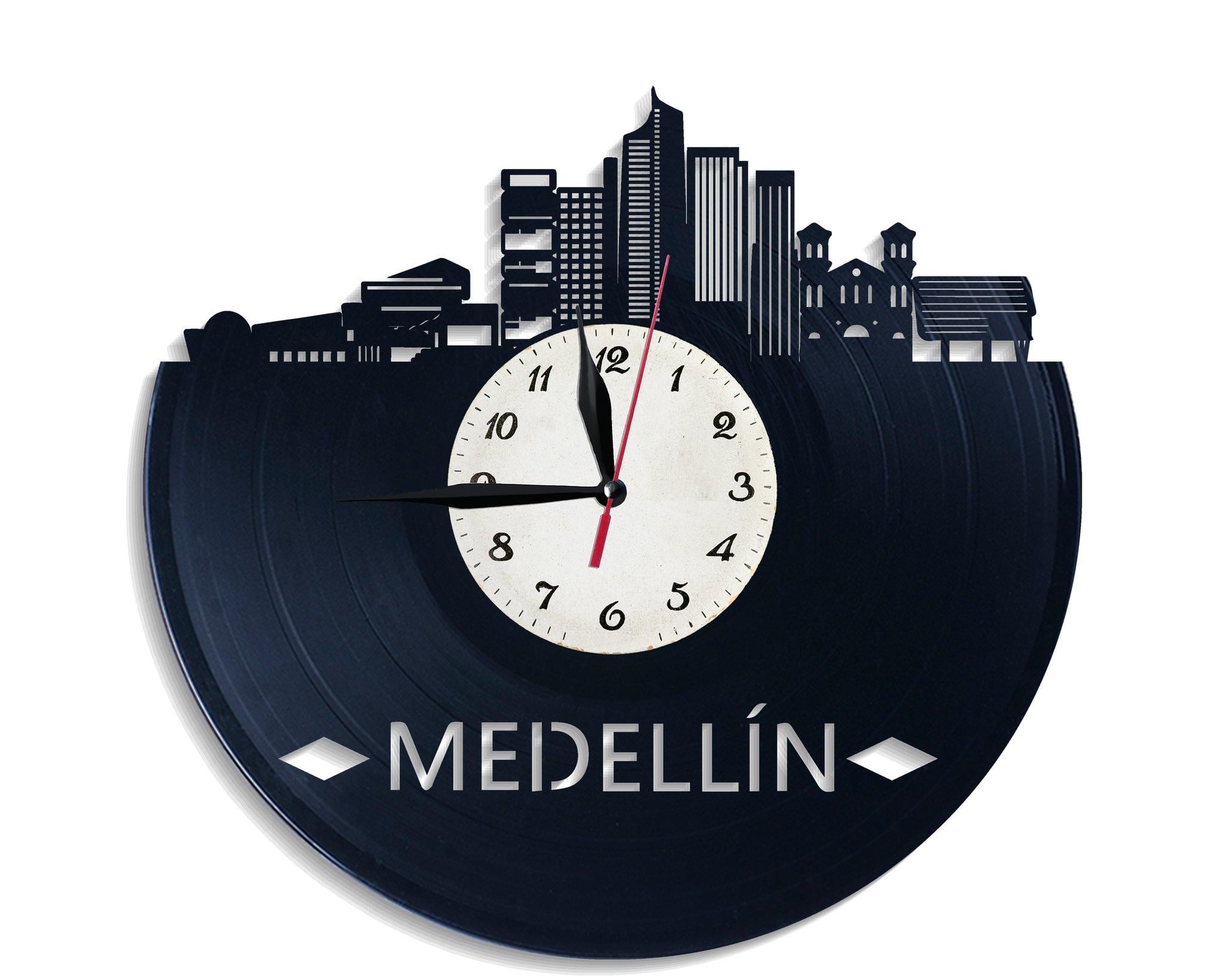 Часы настенные Медельин 2734 из виниловой пластинки
