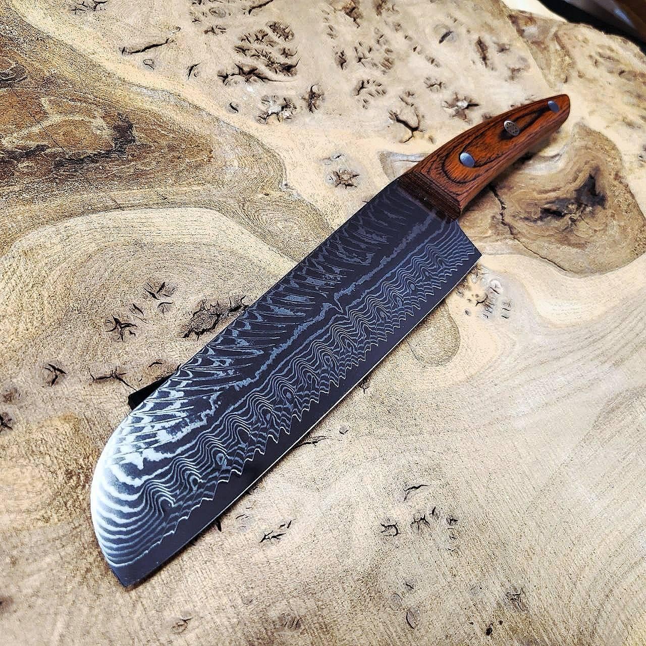 Кухонный нож Сантоку с сердечником VG10 и рукоятью из древесины Пакка 18 см