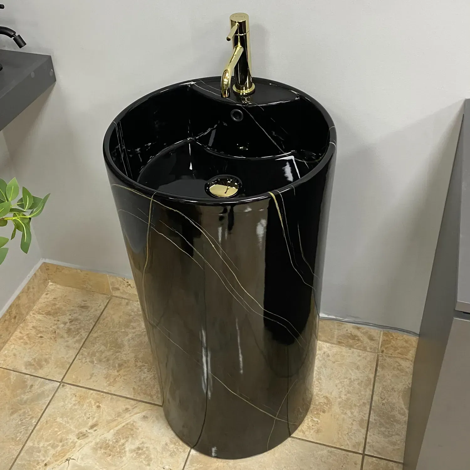 Умывальник напольный VBI Bolonia M 470х450 круглый с переливом мрамор Черный (VBI-019026)