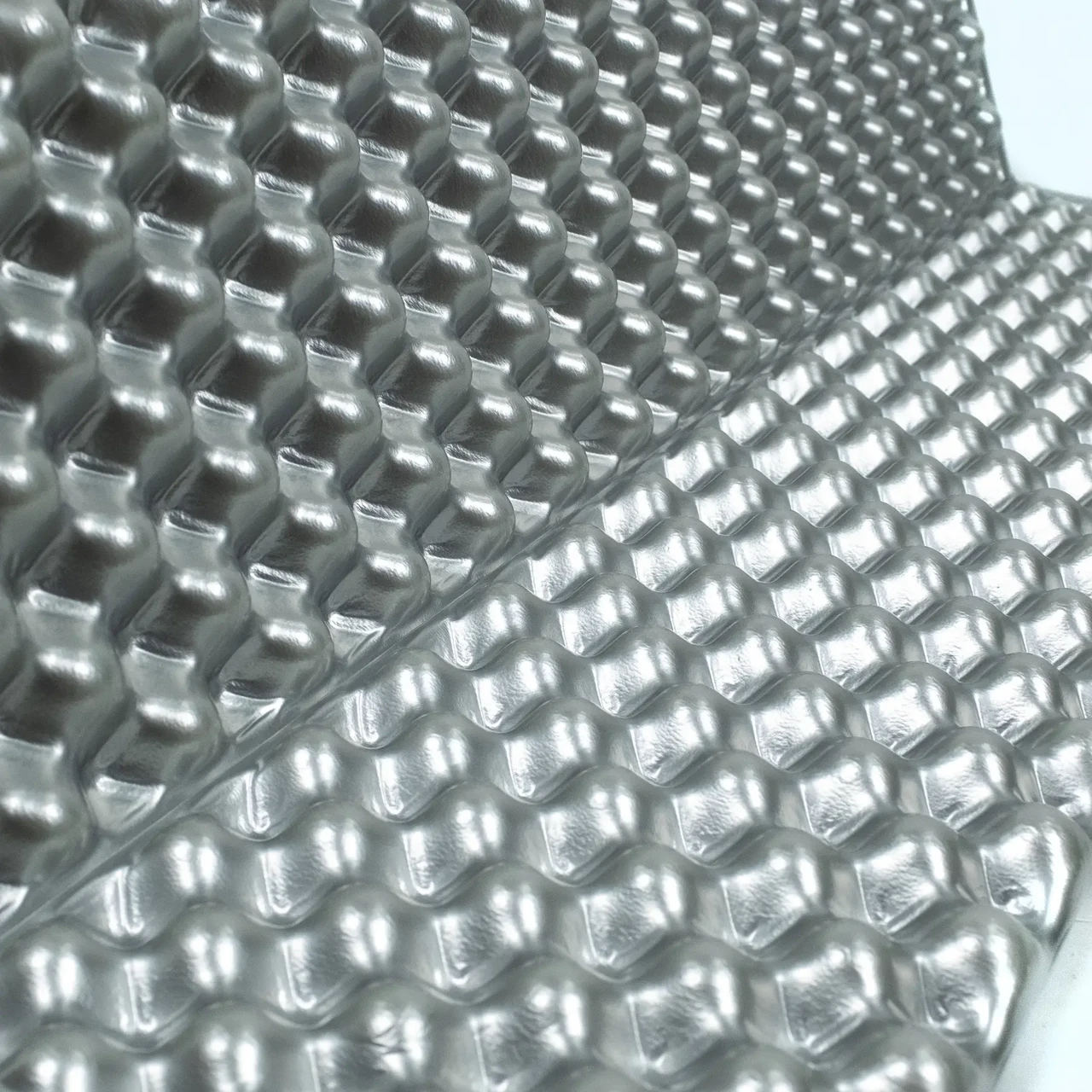 Килимок туристичний складаний Tribe Trekker Reflect T-BC-0001 185х56х1,8 см Olive (T-BC-0001-olive) - фото 3 Килимок туристичний складаний Tribe Trekker Reflect T-BC-0001 185х56х1,8 см Olive (T-BC-0001-olive) - фото 3