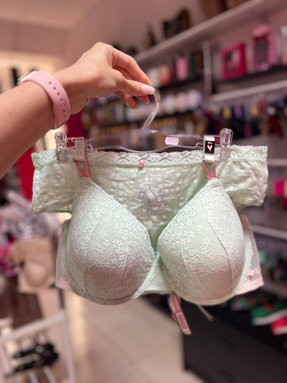 Бюстгальтер мереживний без пуш ап Victoria's Secret Sexy Tee Lightly Lined Demi Bra 90D Блідо-зелений (20241428) - фото 4