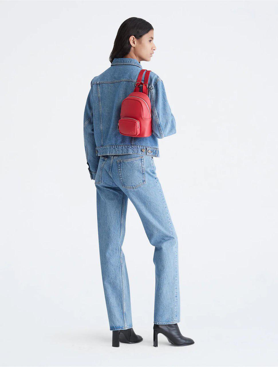 Женский рюкзак Calvin Klein Ultralight Backpack Red (ESu118) - фото 4 Женский рюкзак Calvin Klein Ultralight Backpack Red (ESu118) - фото 4