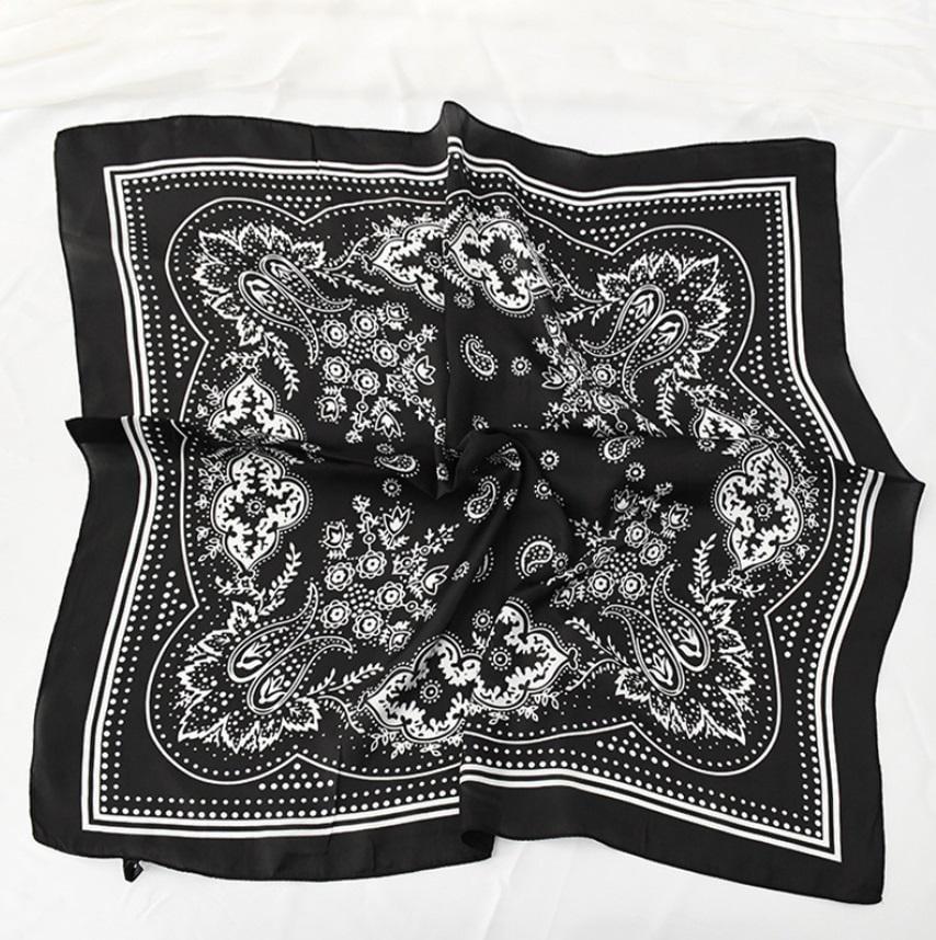 Хустка жіноча 10400 70х70 см Чорний (4548247) - фото 1 Хустка жіноча 10400 70х70 см Чорний (4548247) - фото 1
