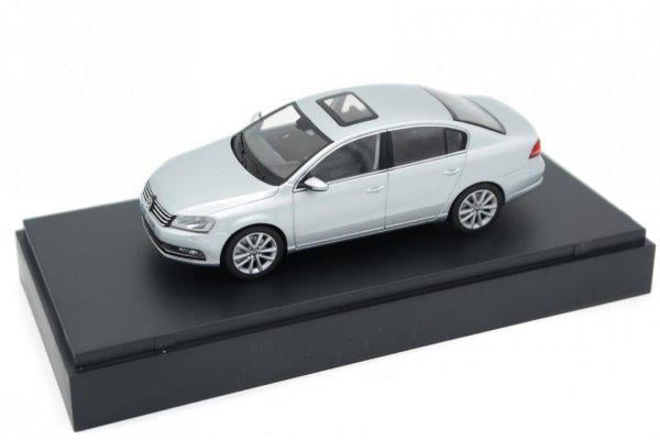 Модель автомобиля 1:43 Volkswagen Passat B7 Saloon Silver (3AE099300A7W) Модель автомобиля 1:43 Volkswagen Passat B7 Saloon Silver (3AE099300A7W)