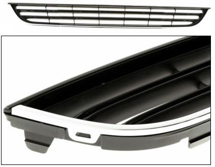 Решетка бампера AVTM Ford Fiesta 13-17 средняя с молдингом Хром (2816 913)