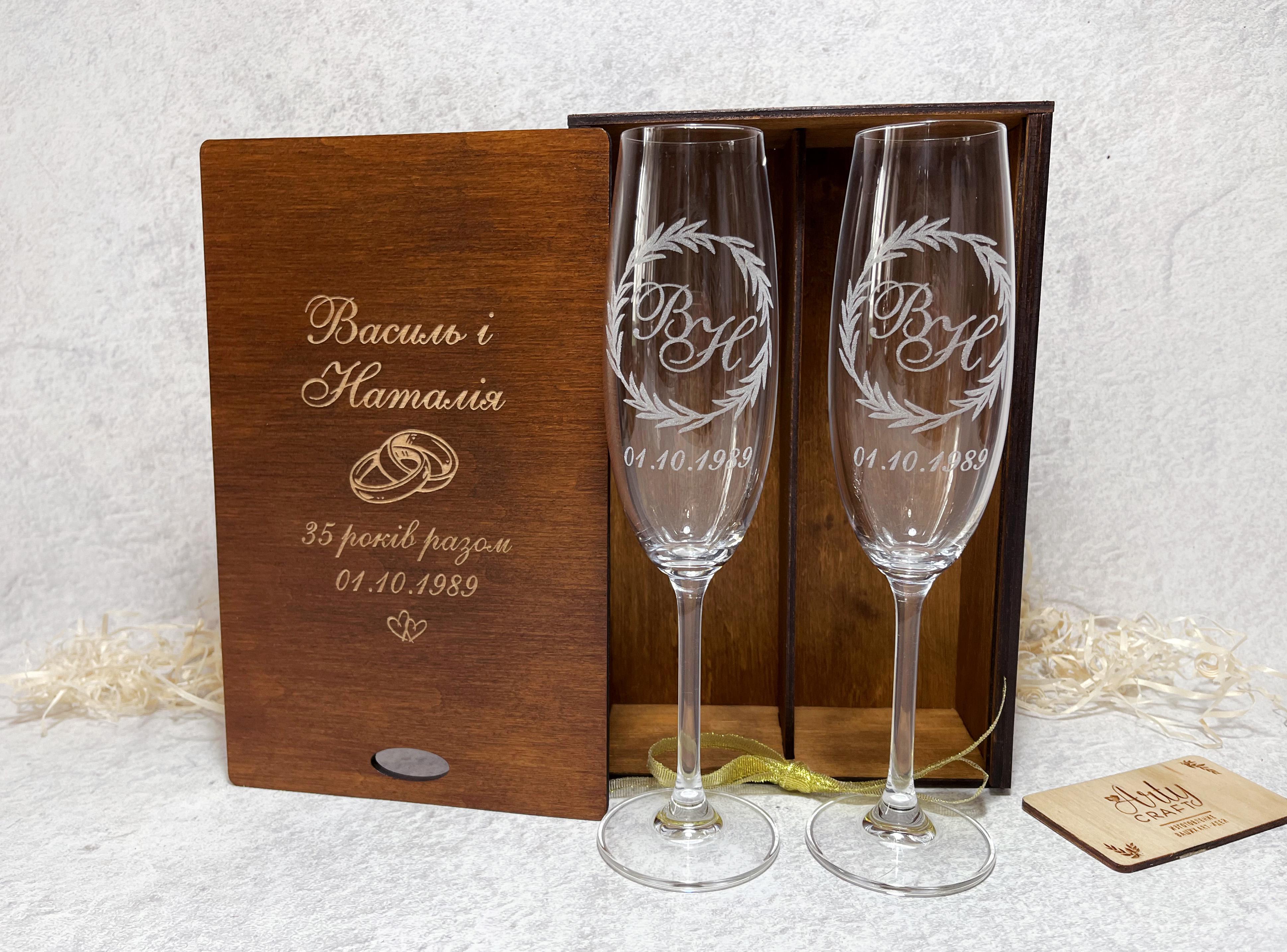 Бокали весільні Bohemia з гравіюванням у подарунковій дерев’яній коробці (24643221) - фото 3 Бокали весільні Bohemia з гравіюванням у подарунковій дерев’яній коробці (24643221) - фото 3