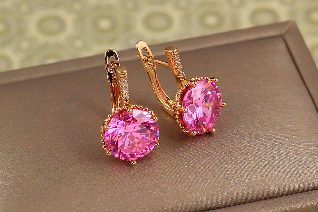 Сережки Xuping Jewelry з великим рожевим каменем шестигранна оправа 2 см Золотистий (29367268)
