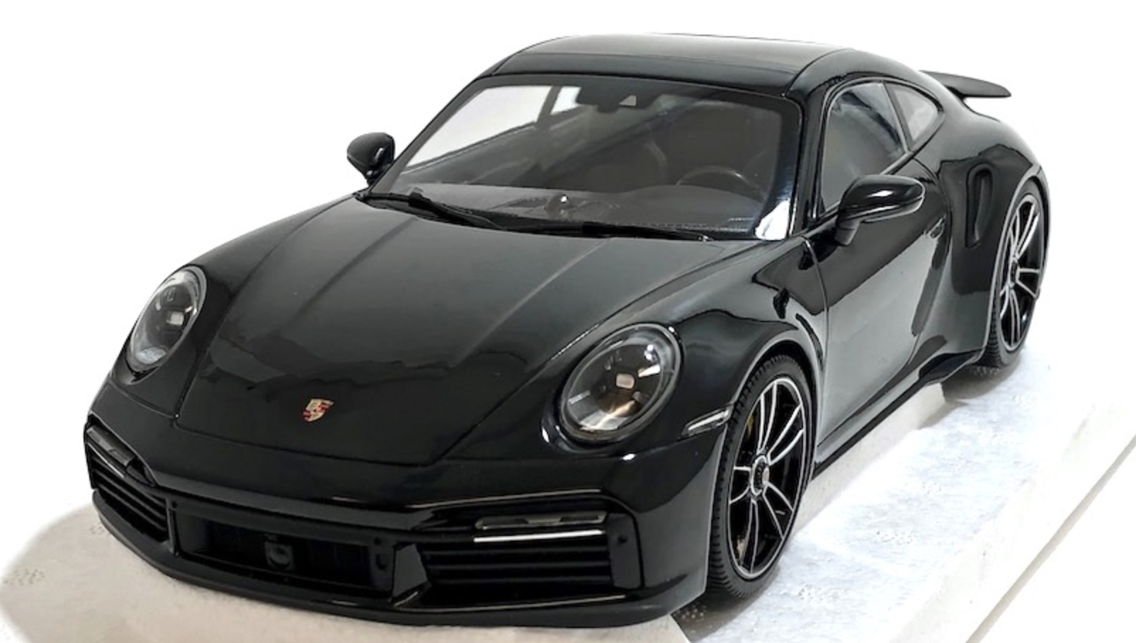 Модель автомобиля 1:18 Porsche 911 992 Turbo S Coupe 2020 Black Metallic (WAP02117B0L002)
