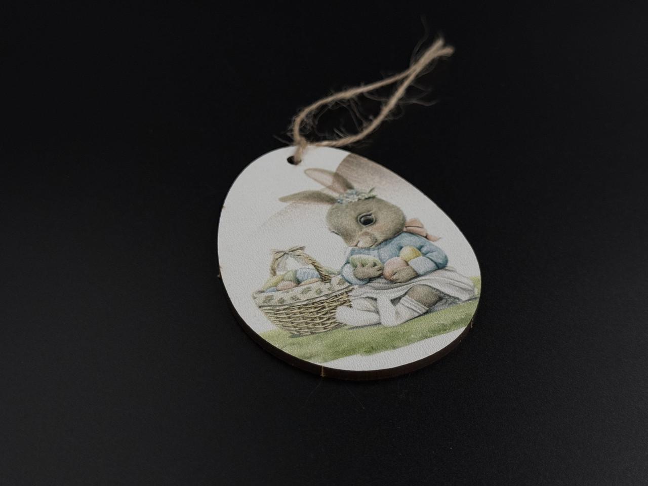 Заготовка-подвеска для рукоделия Пасхальное яйцо с принтом пасхальная зайка под декупаж и роспись 8х6 см Разноцветный (XV-007) - фото 3