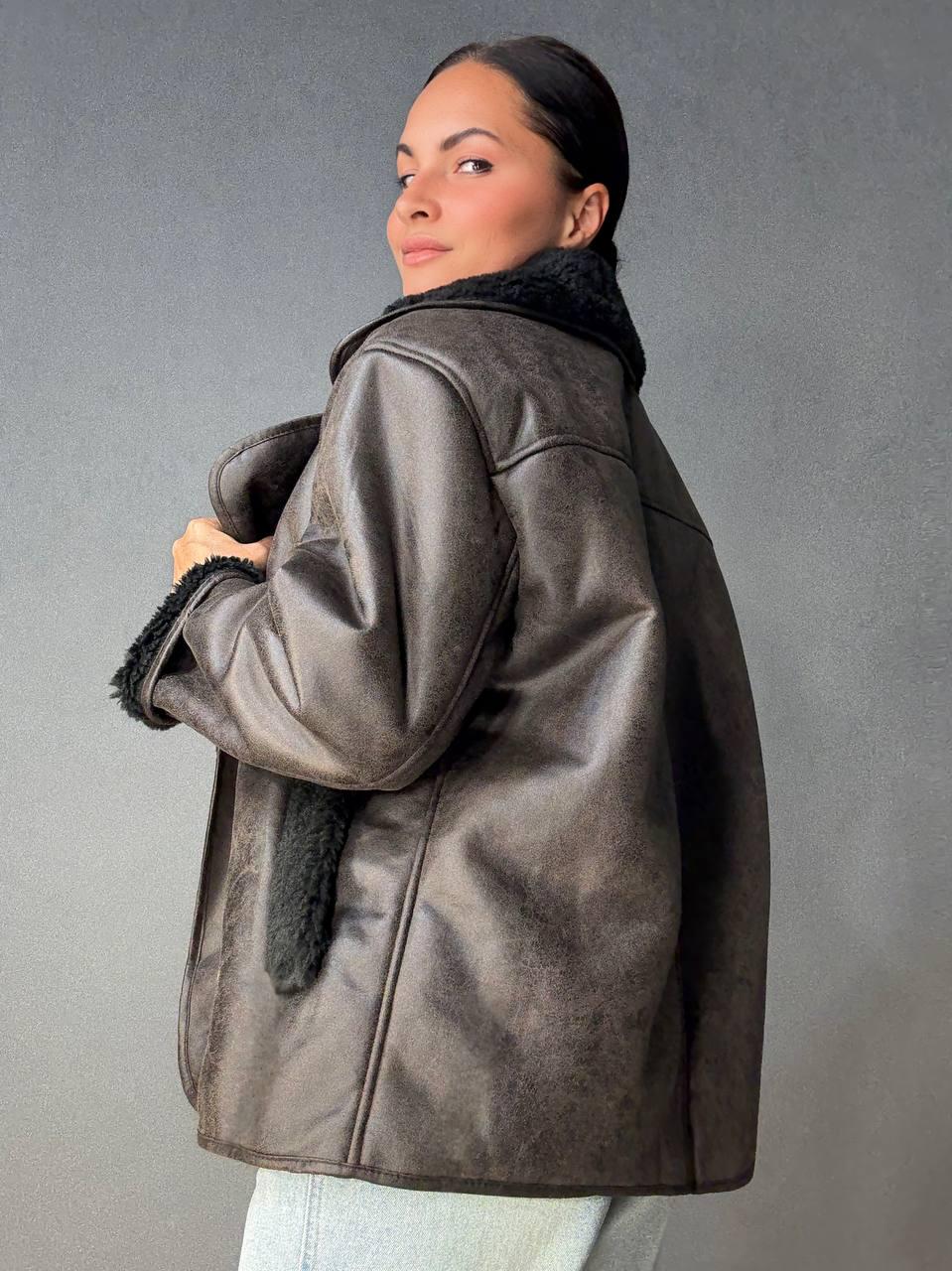 Дубленка женская Aftf Basic 242 с темным мехом на пуговицах S Коричневый (5022) - фото 3 Дубленка женская Aftf Basic 242 с темным мехом на пуговицах S Коричневый (5022) - фото 3