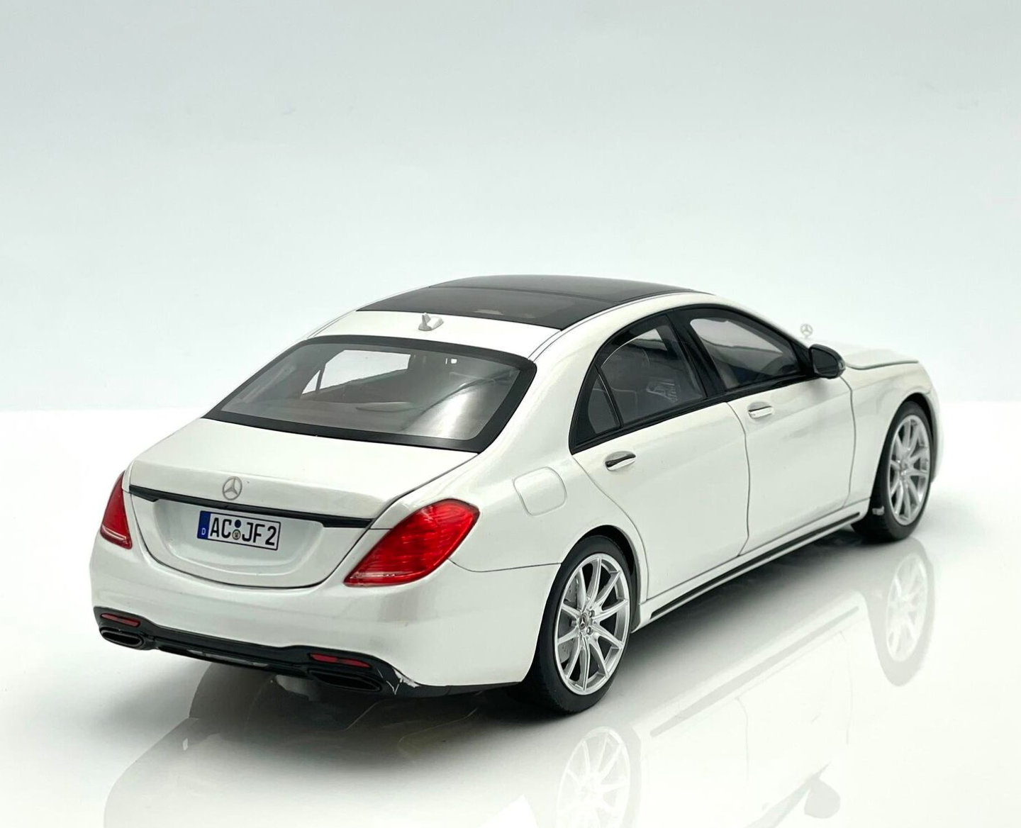 ᐉ Модель автомобиля Norev 1:18 Mercedes-Benz S-Class W222 AMG
