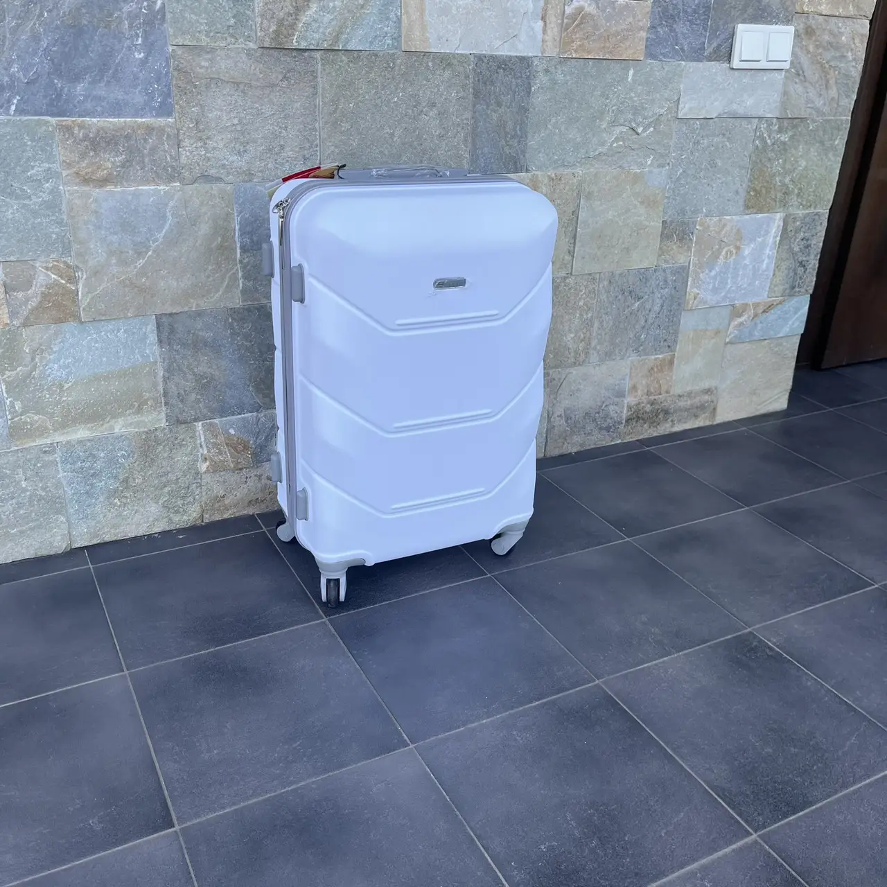 Валіза дорожня Bloom 1507 М 63 л Білий - фото 2 Валіза дорожня Bloom 1507 М 63 л Білий - фото 2