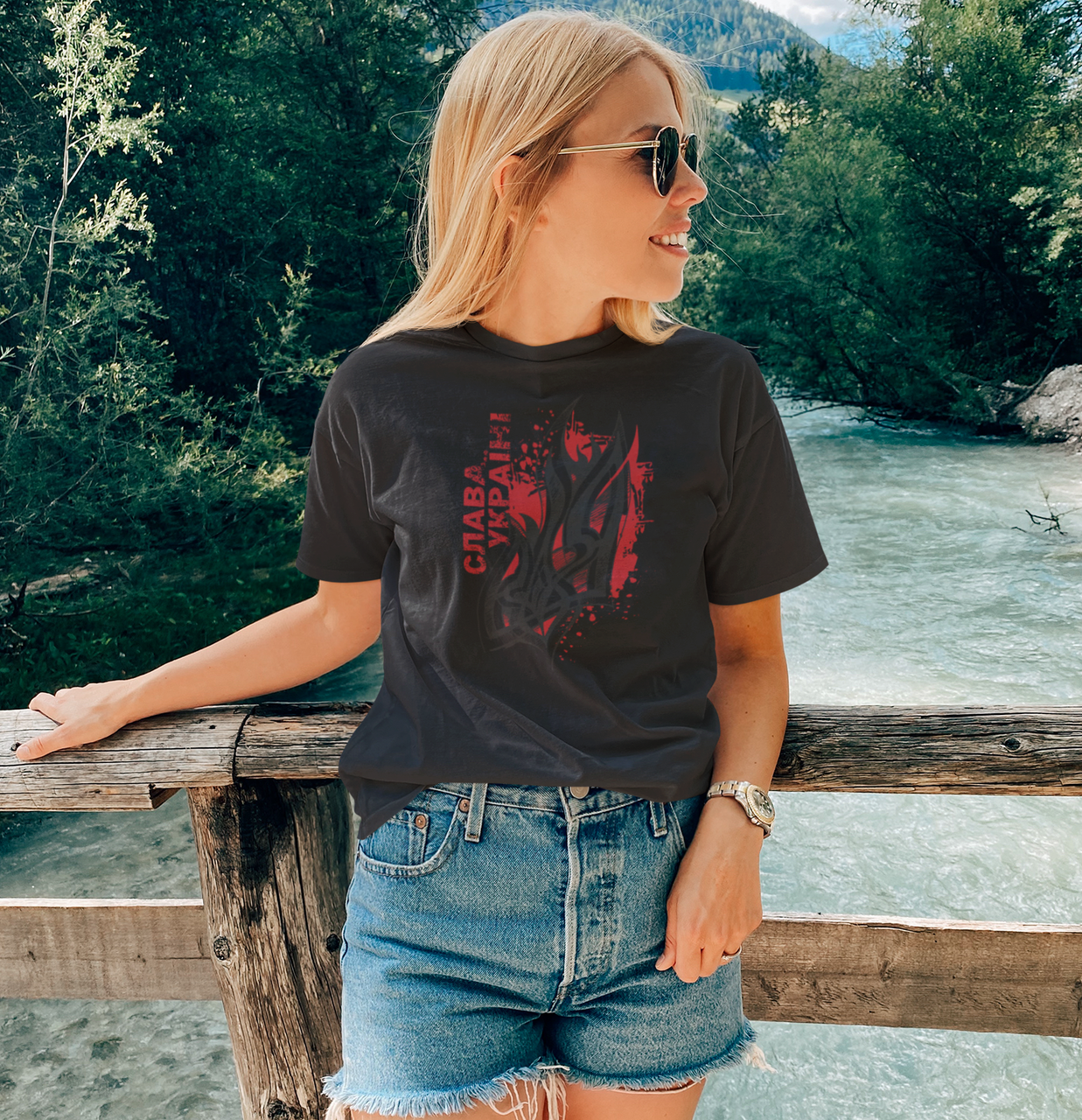 Футболка женская Mishe 11000035 с принтом Патриотическим L (11000035_1)