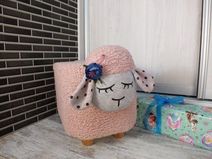 Пуф детский Meblityt Барашек Шон 45х30х30 Розовый/Светло-серый нос (BHO200104) Пуф детский Meblityt Барашек Шон 45х30х30 Розовый/Светло-серый нос (BHO200104)