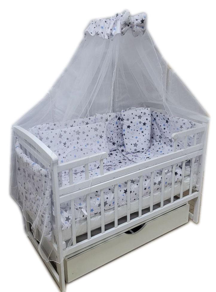 Набор постельного белья в детской кроватке 9 эл. с голубыми звездами Белый Набор постельного белья в детской кроватке 9 эл. с голубыми звездами Белый
