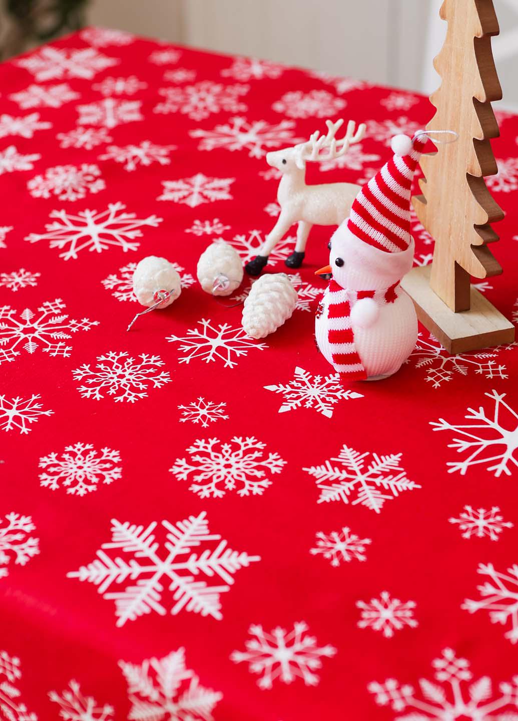 Скатертина новорічна бавовняна Сніжинки білі на червоному середній стіл 1,5х1,8 м (сбч18) - фото 2 Скатертина новорічна бавовняна Сніжинки білі на червоному середній стіл 1,5х1,8 м (сбч18) - фото 2