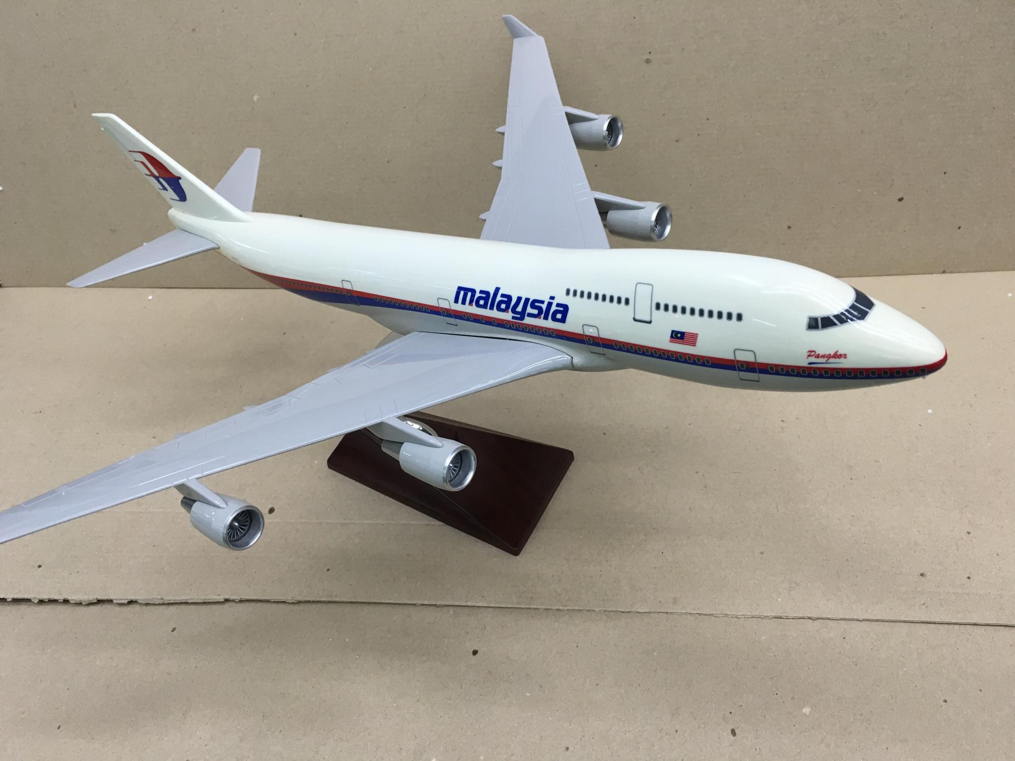 Колекційна модель літака Shantou Tongde Boeing 747 Malaysia 47 см