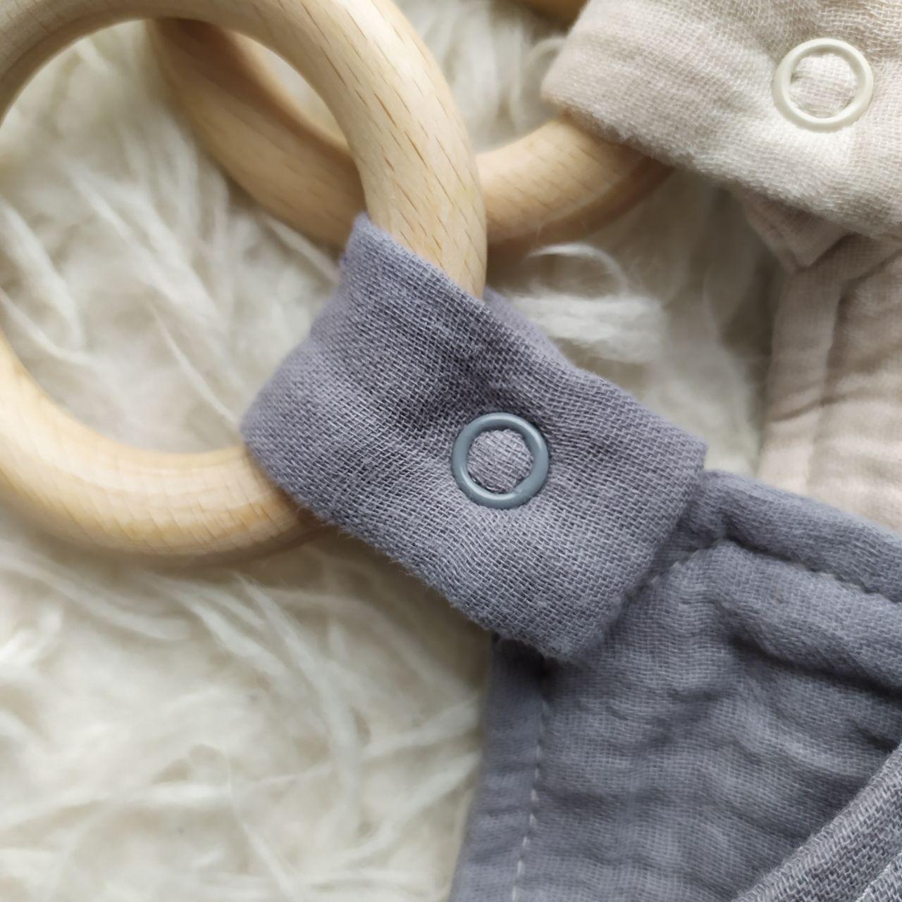 Деревянный эко прорезыватель для зубов Baby Lounge и хлопковое полотенце Серый - фото 4 Деревянный эко прорезыватель для зубов Baby Lounge и хлопковое полотенце Серый - фото 4