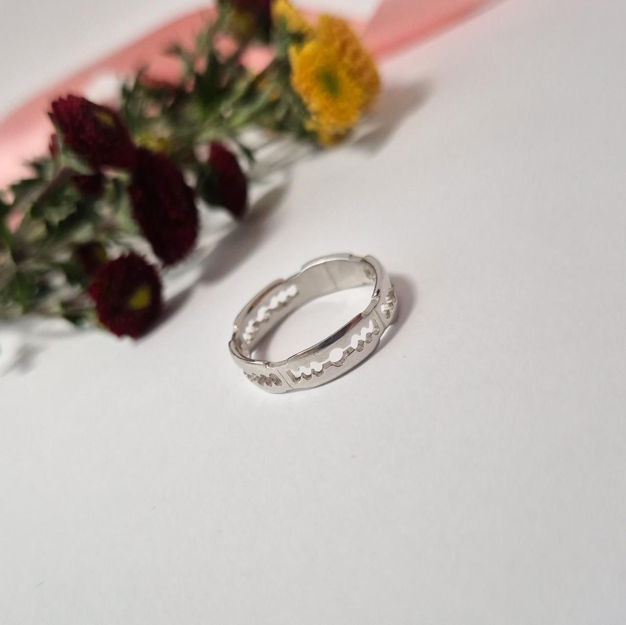 Каблучка без каменів леза 19 срібло 925 проби родоване 2,75 г р. 19 (1448r)