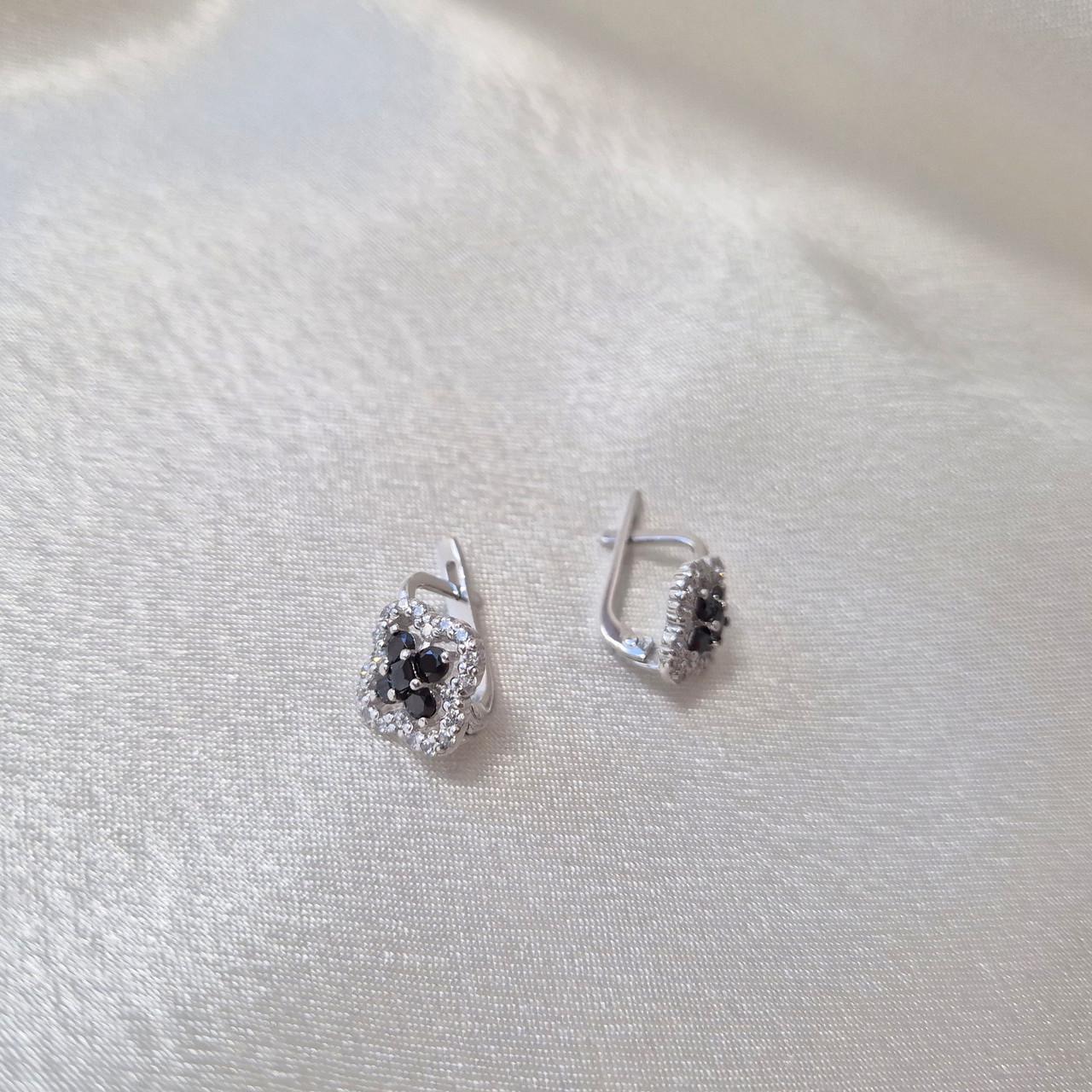 Серьги цветок с камнями серебро 925 пробы родированное 3,10 г (56338р)