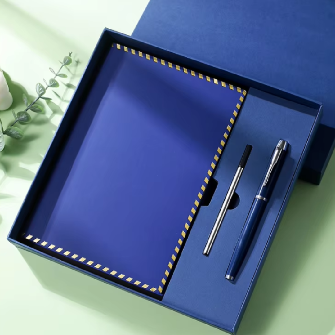 Блокнот из экокожи на 200 листов с ручкой в подарочной упаковке А5 Синий