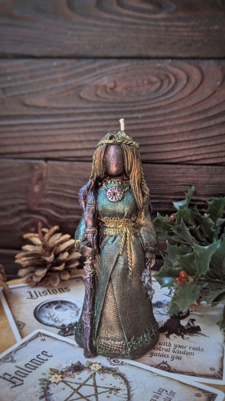 Свеча из пчелиного воска Лесная Мавка