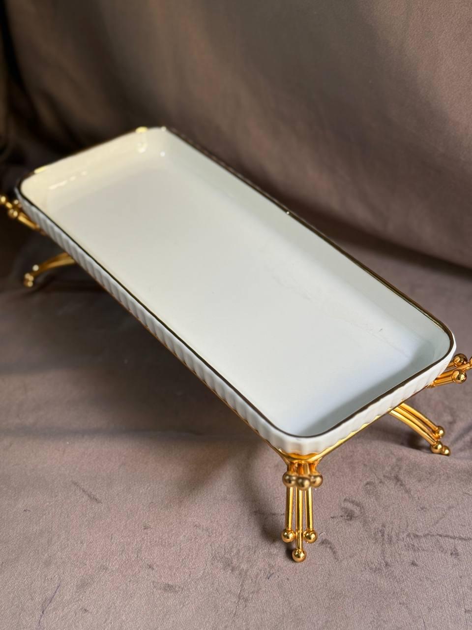 Блюдо сервірувальне YIWU LB-1566G порцелянове на металевій підставці 25х10,5х9 см Білий з золотим (30111381)