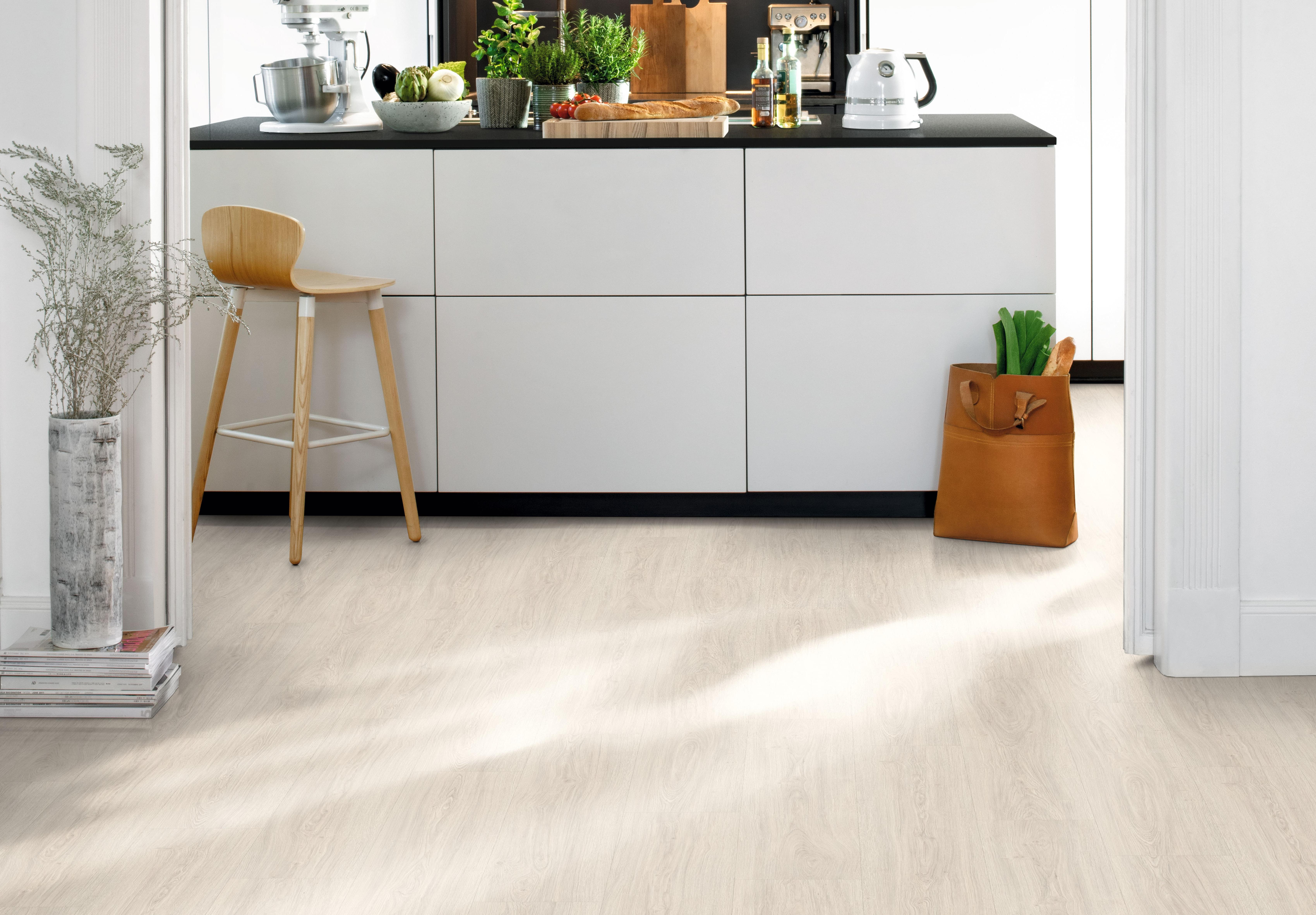 Пол водостойкий EGGER AquaDura+ 33 класс Дуб Хилвей белый