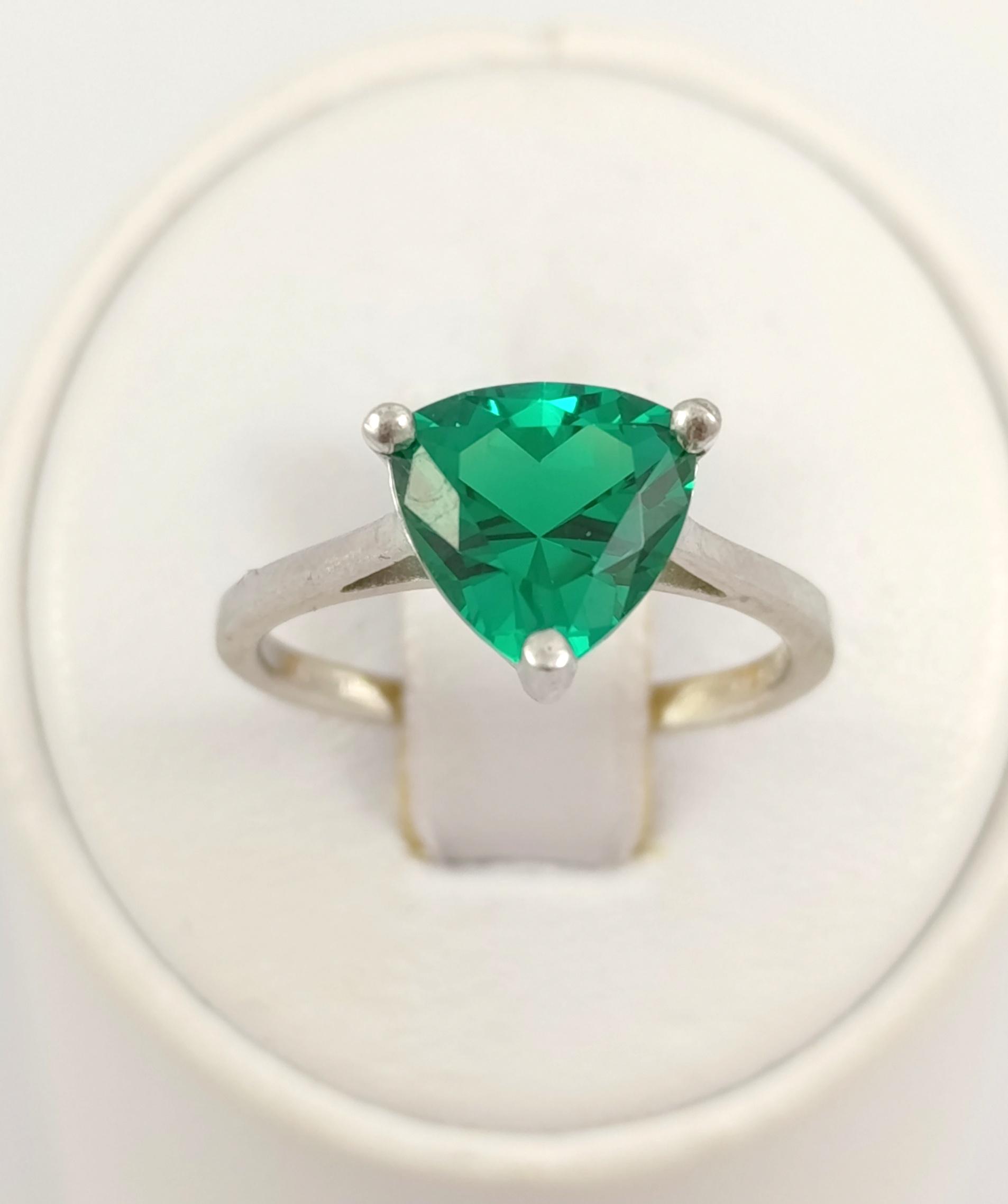 Кольцо серебряное с изумрудом Nano р. 17,5 (КТ1012-ізн-17,5)