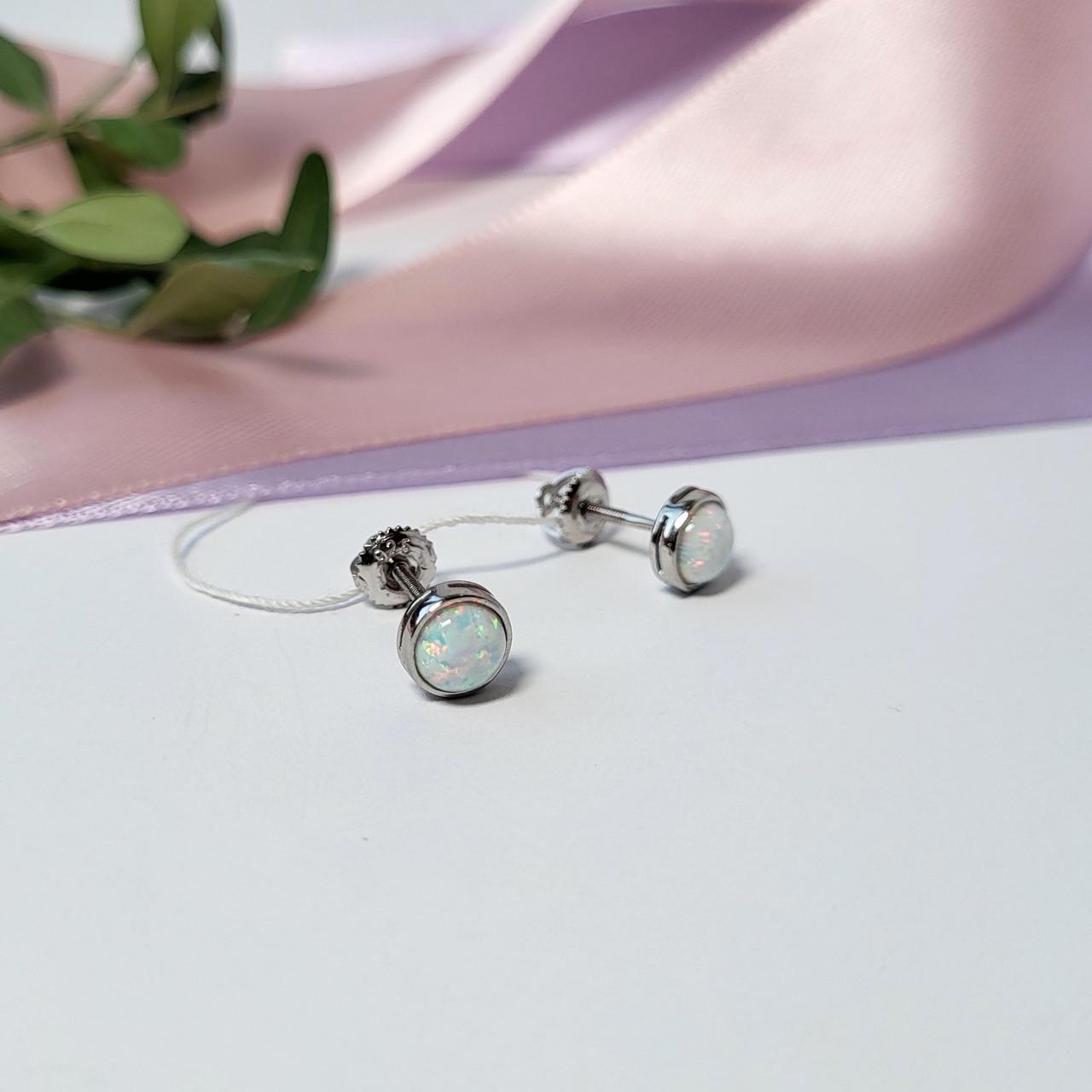 Серьги гвоздики круг на закрутках с белым опалом серебро 925 покрытое родием (ск2опб/1184) Серьги гвоздики круг на закрутках с белым опалом серебро 925 покрытое родием (ск2опб/1184)