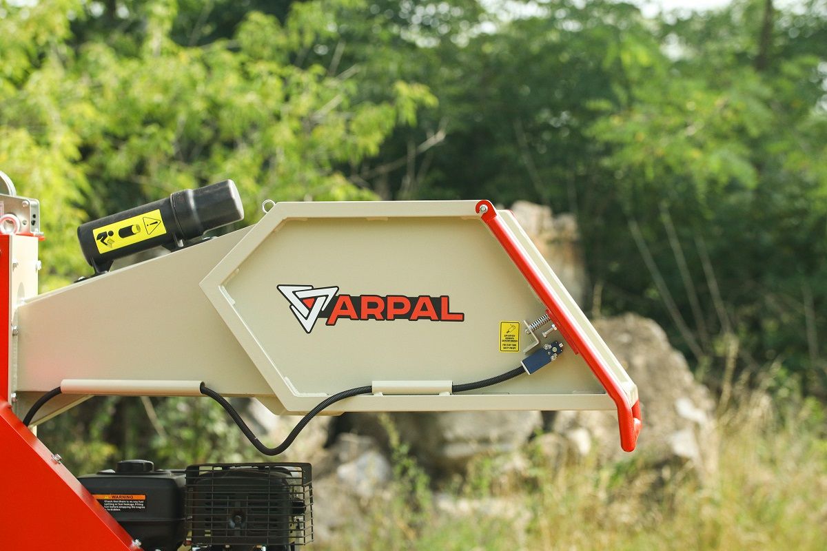 Подрібнювач гілок Arpal на шматки дров з бензиновим двигуном на причепі (АМ-120БД-К) - фото 12 Подрібнювач гілок Arpal на шматки дров з бензиновим двигуном на причепі (АМ-120БД-К) - фото 12