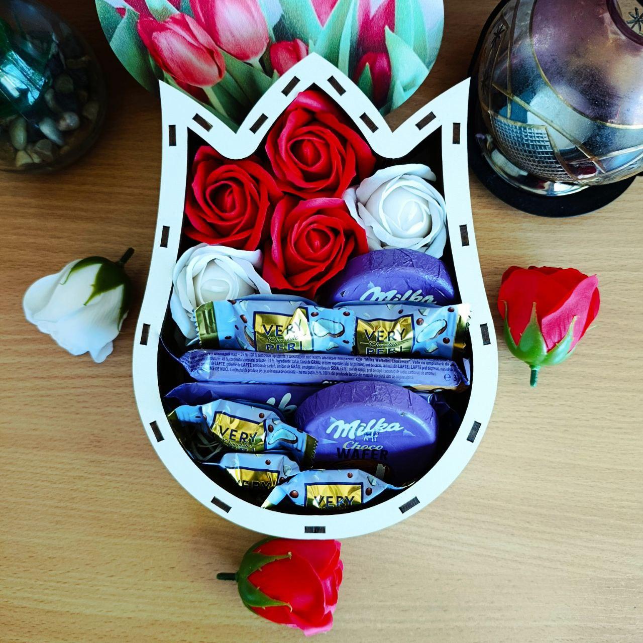 Подарочный бокс со сладостями Милка и розами для девушки на день влюбленных/8 марта/день рождения (ar244\1)