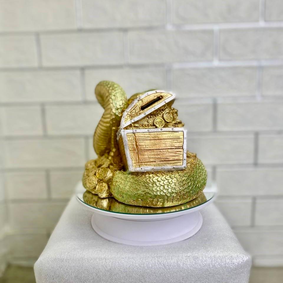 Скарбничка у вигляді Змії з скринею декоративна 16х16х18 см - фото 2 Скарбничка у вигляді Змії з скринею декоративна 16х16х18 см - фото 2