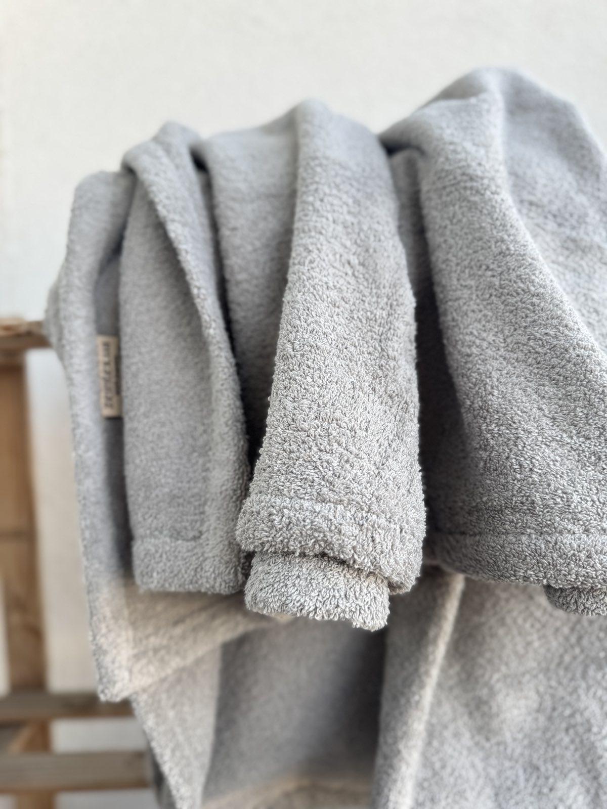 Простинь-покривало махрове ZEINTEX MADEIRA бавовняне 150х220 см Світло-сірий (26971000) - фото 7 Простинь-покривало махрове ZEINTEX MADEIRA бавовняне 150х220 см Світло-сірий (26971000) - фото 7