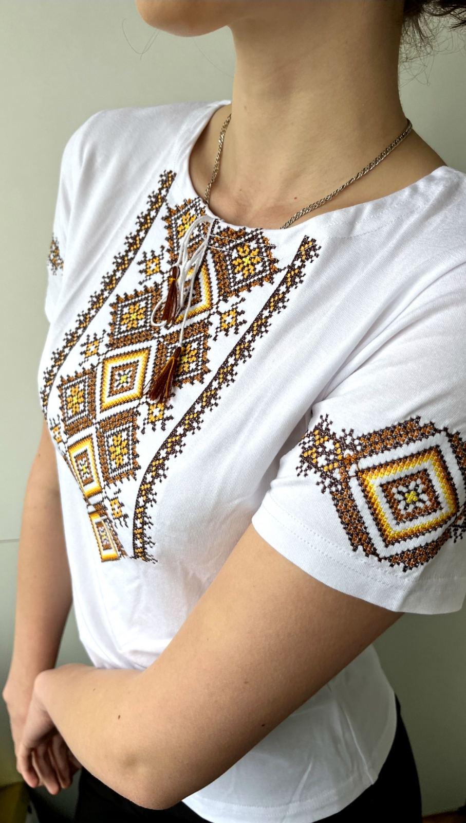Футболка вишита жіноча р. 50-52 Білий (20263744)