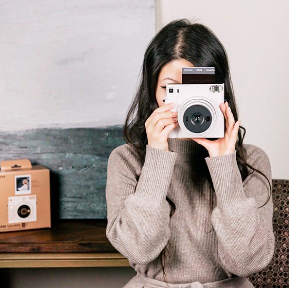 Фотокамера мгновенной печати Fujifilm Instax Square SQ1 White (2441) - фото 4 Фотокамера мгновенной печати Fujifilm Instax Square SQ1 White (2441) - фото 4