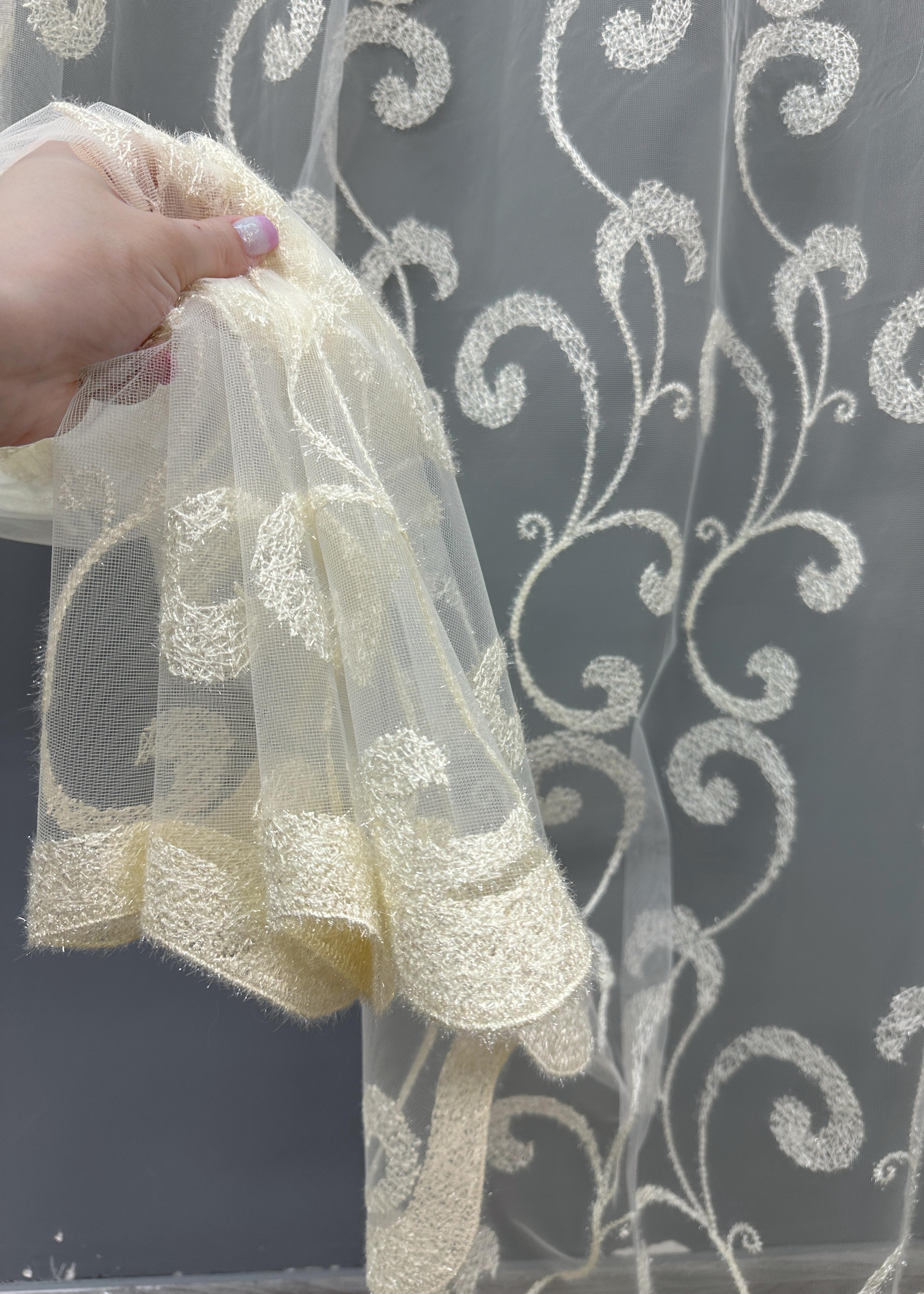 Тюль VR-Textil 1684т Фатін з вишивкою та люрексом 300х270 см Молочний (42-0727) - фото 5 Тюль VR-Textil 1684т Фатін з вишивкою та люрексом 300х270 см Молочний (42-0727) - фото 5