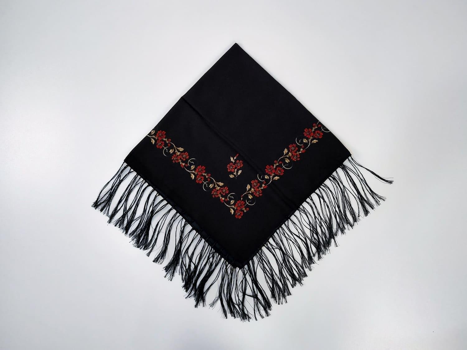 Платок с тороками Нить традиций 80x80 см Черный с красным (30314568)
