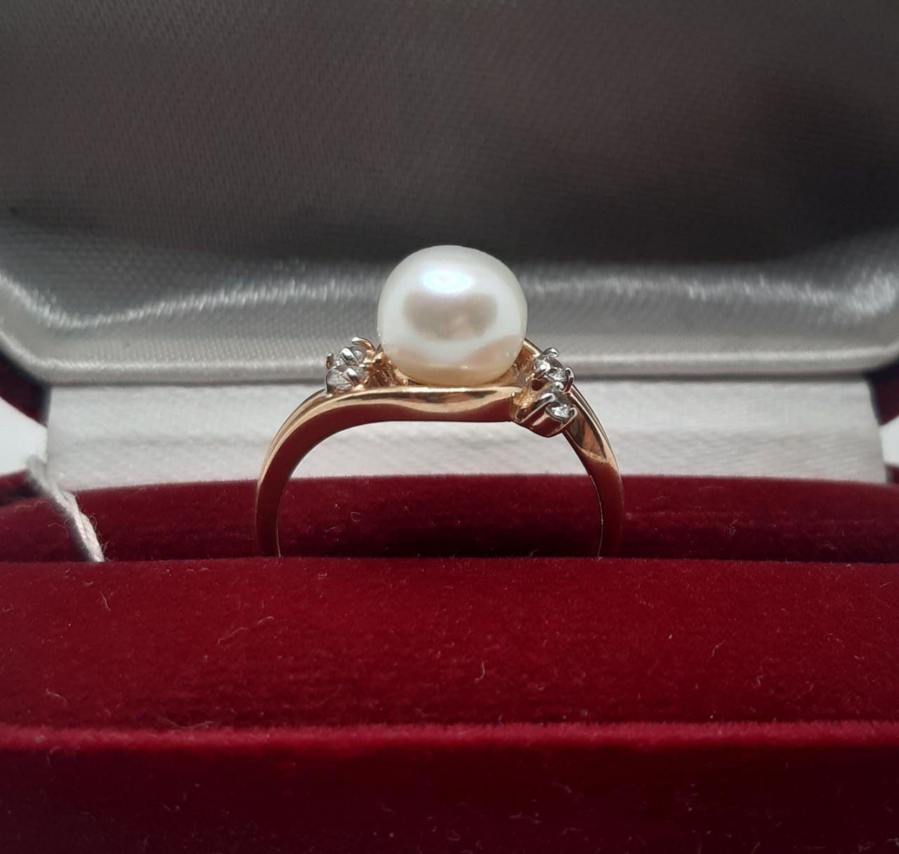 Кольцо золото 585° белая жемчужина 3,85 г р. 18 (к629)