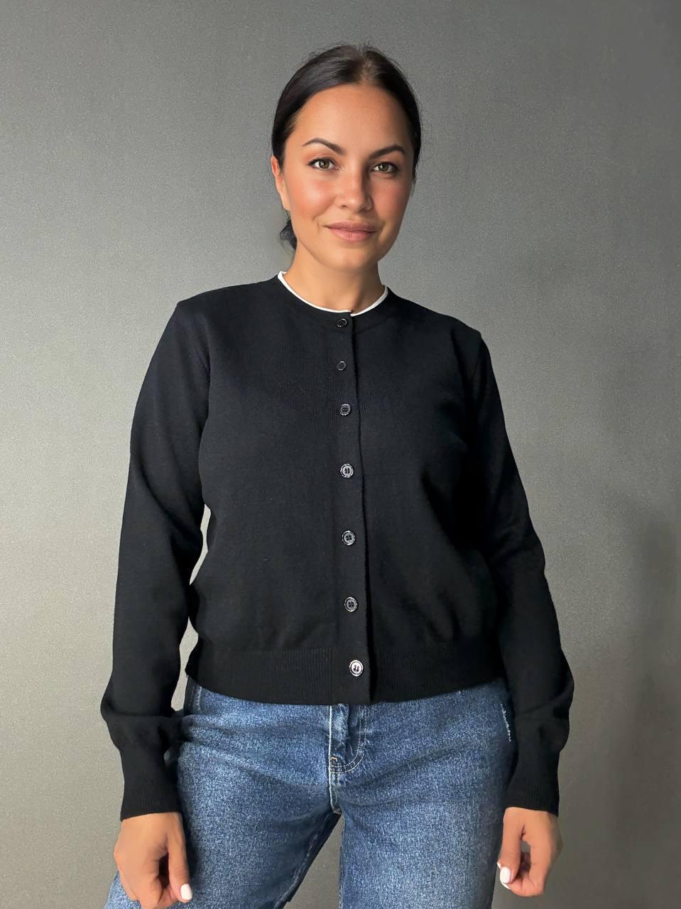 Кардиган жіночий Fancy Matinee 1527 на ґудзиках з контрастним коміром OS Чорний (5011) - фото 7 Кардиган жіночий Fancy Matinee 1527 на ґудзиках з контрастним коміром OS Чорний (5011) - фото 7